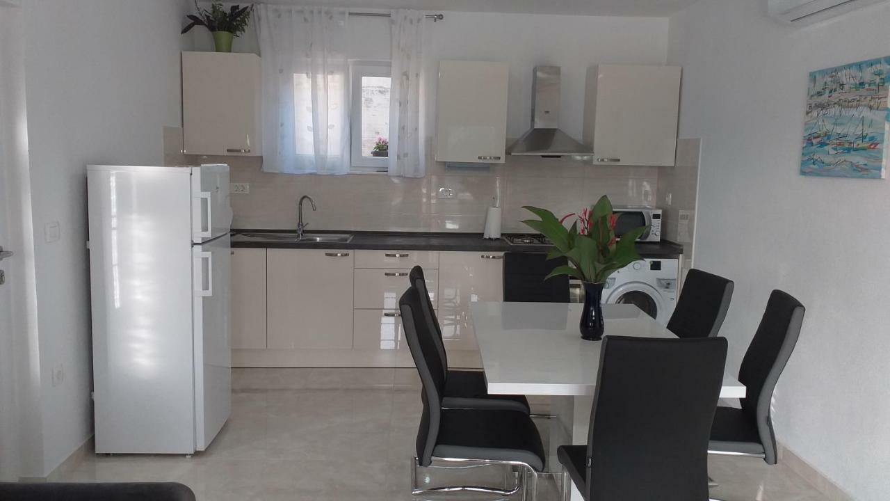 Apartment Zaklopatica Lastovo Екстериор снимка