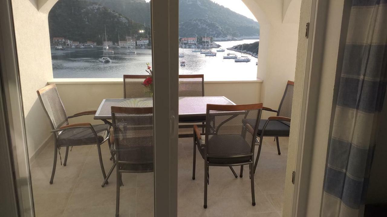 Apartment Zaklopatica Lastovo Екстериор снимка