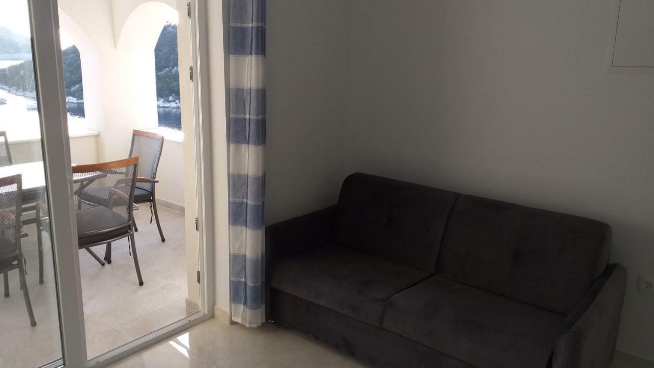 Apartment Zaklopatica Lastovo Екстериор снимка