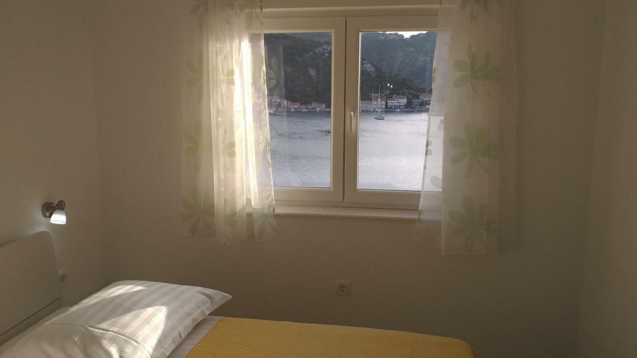 Apartment Zaklopatica Lastovo Екстериор снимка