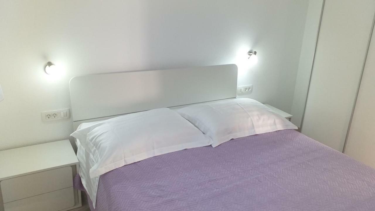 Apartment Zaklopatica Lastovo Екстериор снимка