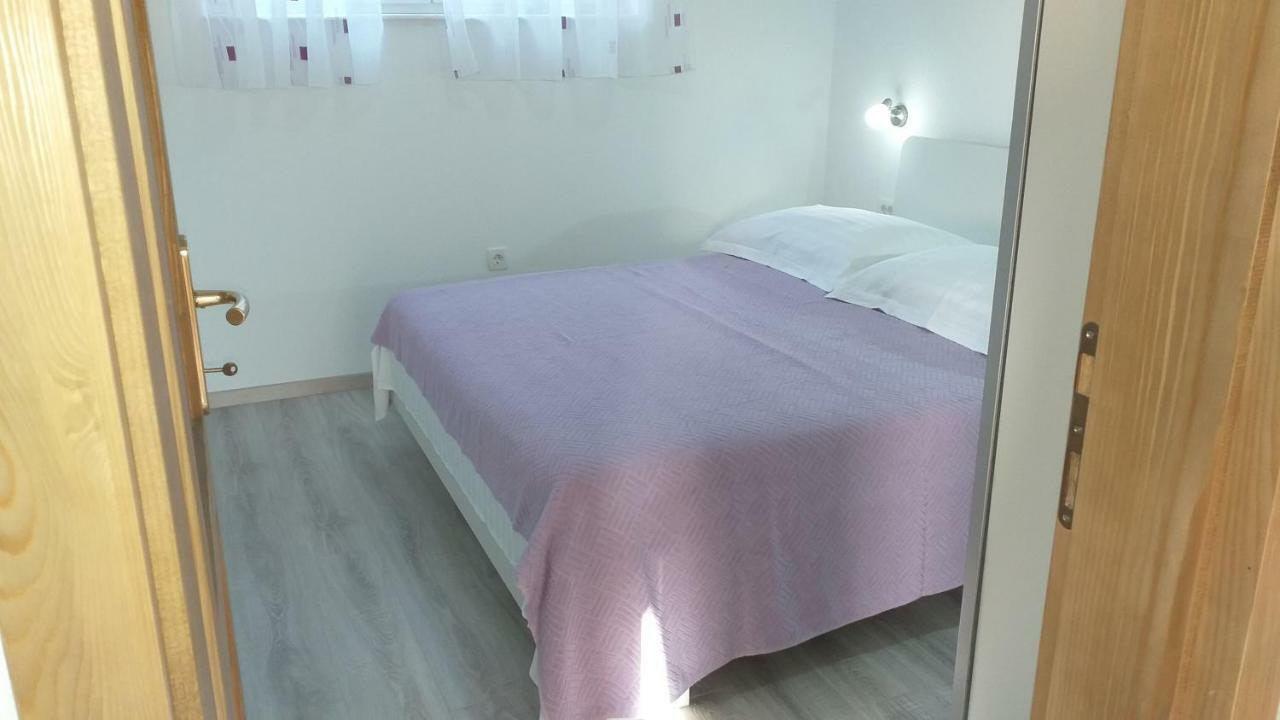 Apartment Zaklopatica Lastovo Екстериор снимка
