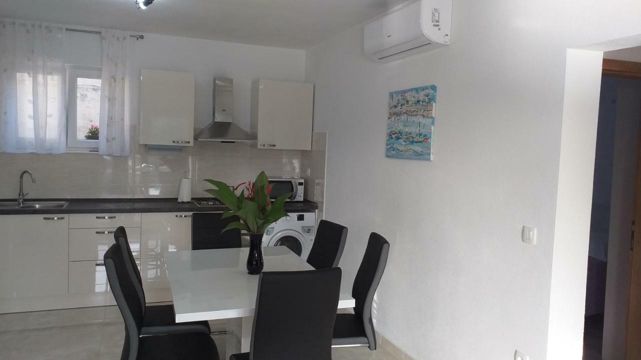 Apartment Zaklopatica Lastovo Екстериор снимка