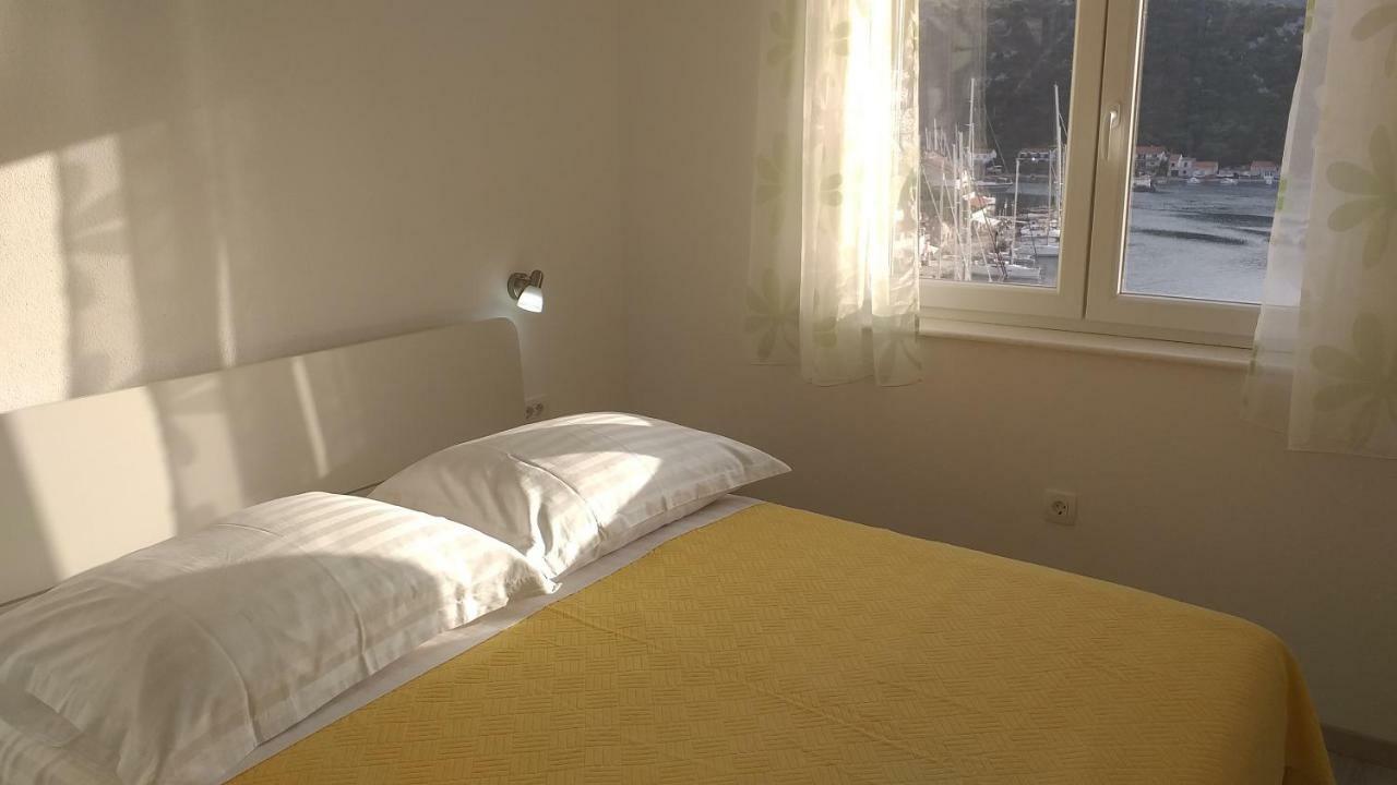 Apartment Zaklopatica Lastovo Екстериор снимка