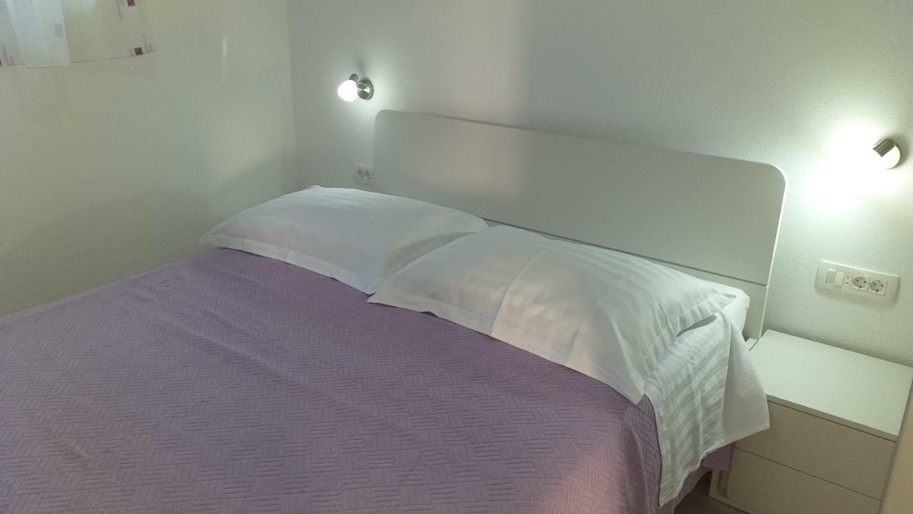 Apartment Zaklopatica Lastovo Екстериор снимка