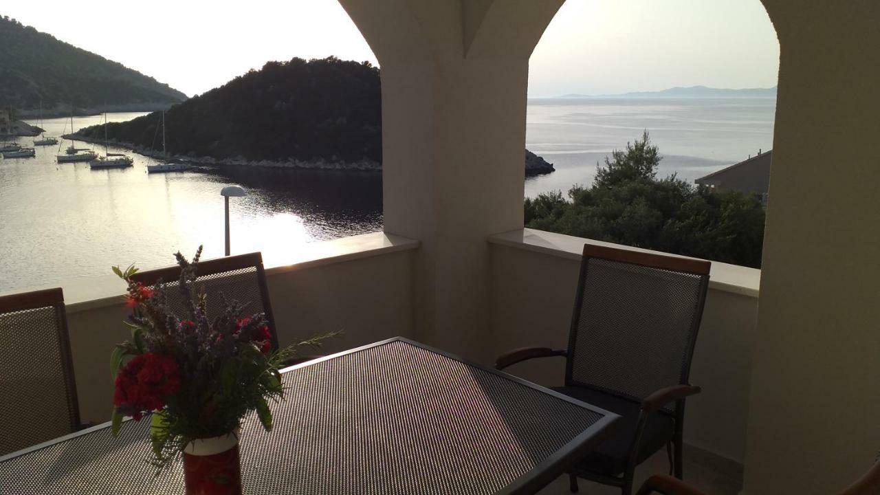 Apartment Zaklopatica Lastovo Екстериор снимка