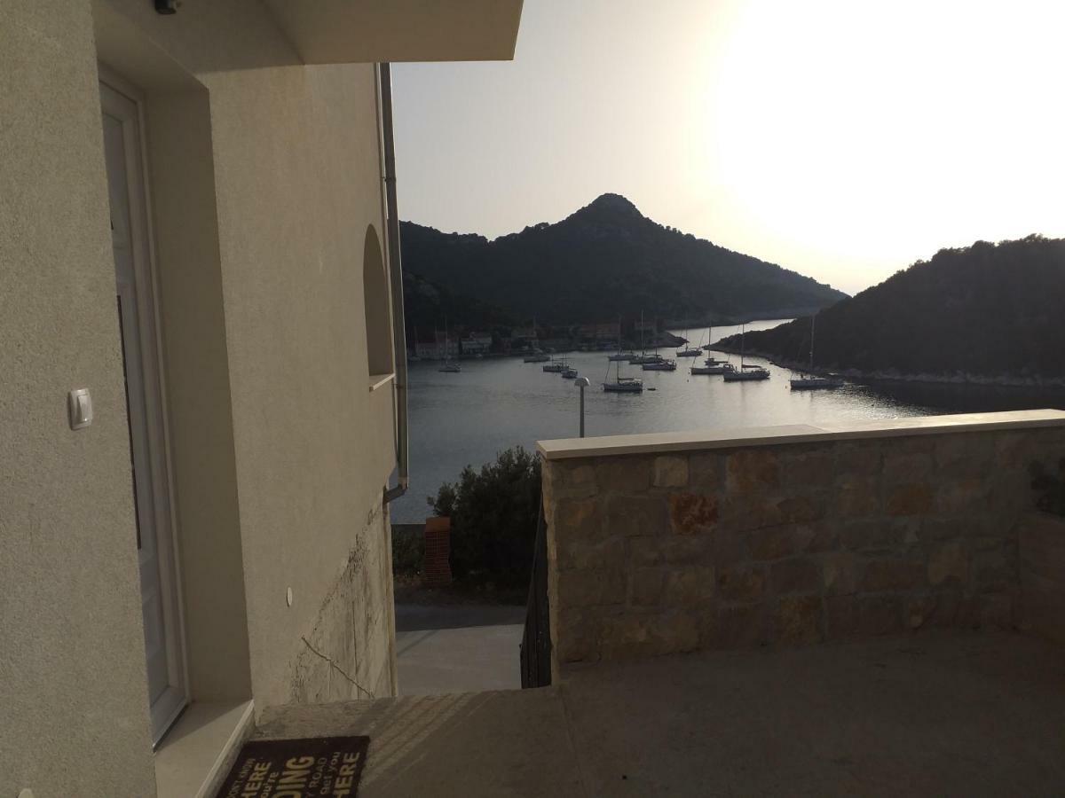 Apartment Zaklopatica Lastovo Екстериор снимка