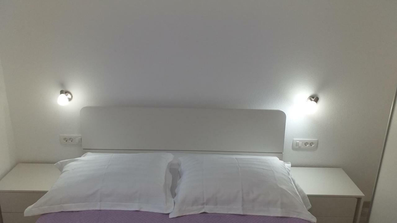 Apartment Zaklopatica Lastovo Екстериор снимка