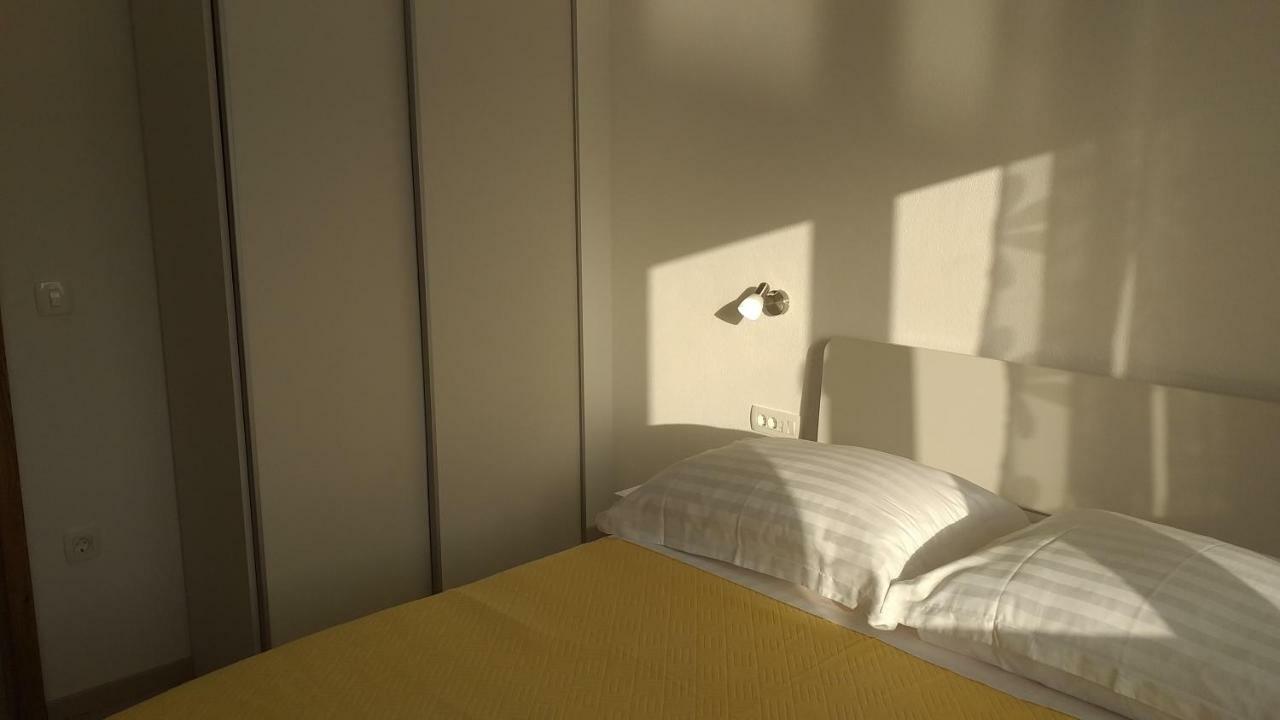 Apartment Zaklopatica Lastovo Екстериор снимка