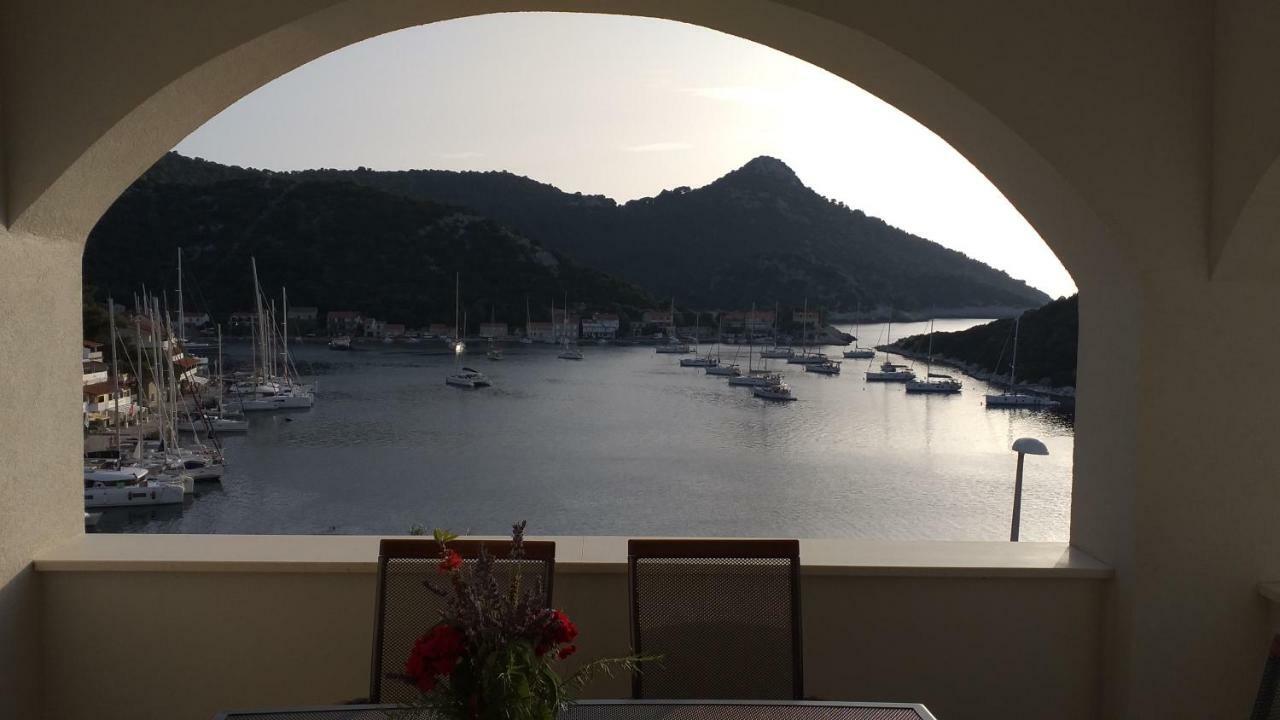 Apartment Zaklopatica Lastovo Екстериор снимка