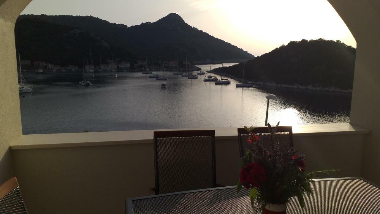 Apartment Zaklopatica Lastovo Екстериор снимка