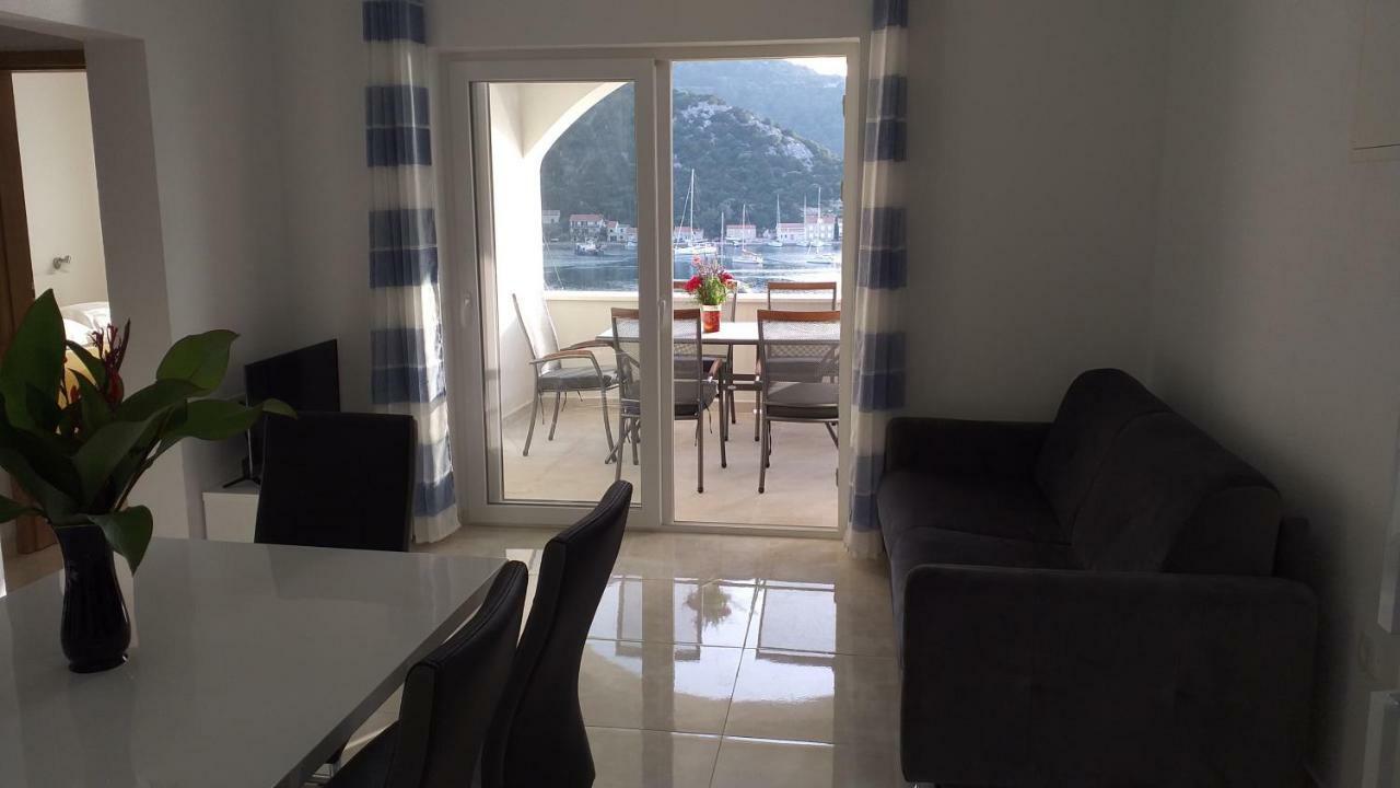Apartment Zaklopatica Lastovo Екстериор снимка